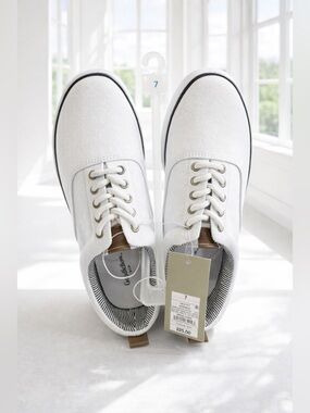 Goodfellow White Canvas Women’s Lace-Up Sneakers